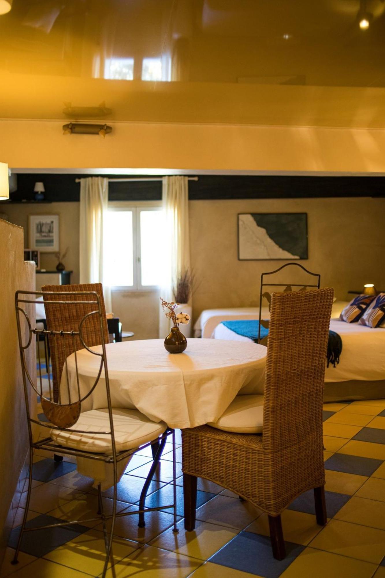 In Provence Hotel - Experience Atypique 沃内勒 外观 照片
