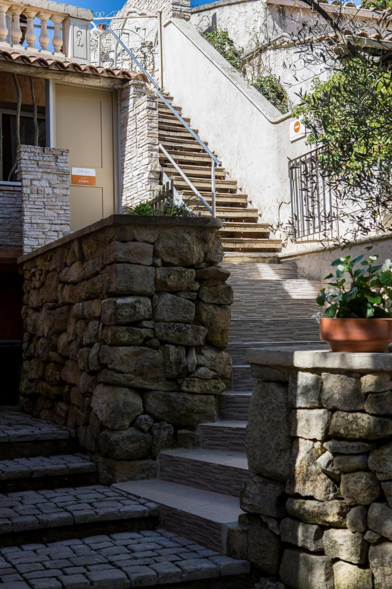 In Provence Hotel - Experience Atypique 沃内勒 外观 照片